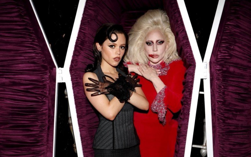 Jenna ortega e Lady Gaga posaram juntas | abc+