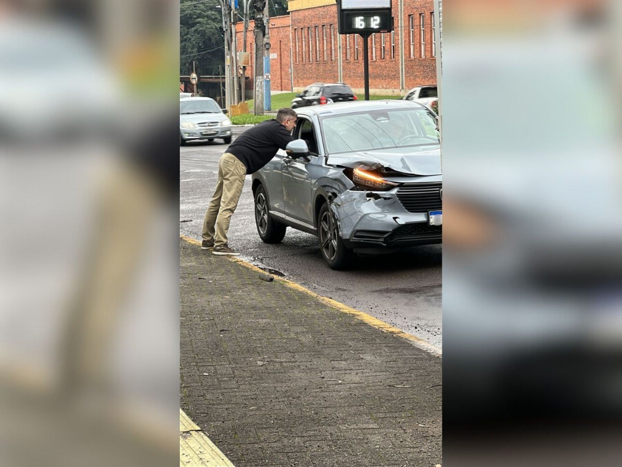 Carro bate na traseira de caminhão em uma das principais vias de acesso à BR-116