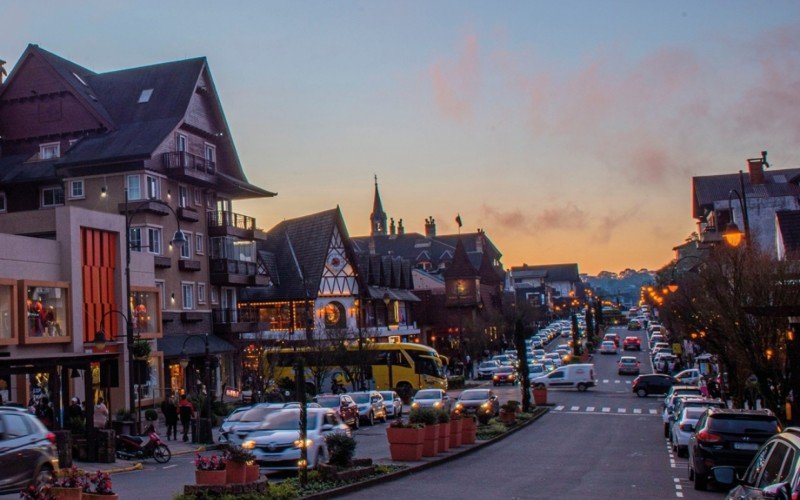 Entenda o que é lei da Taxa de Turismo Sustentável de Gramado | abc+