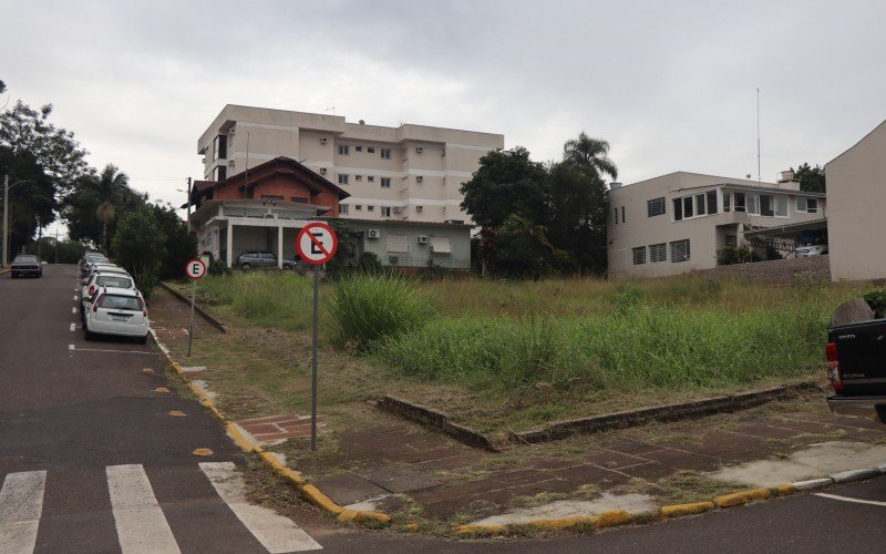 O primeiro contrato do Programa Blumenparkplatz foi assinado no último dia 30 de maio e o novo estacionamento está localizado entre as Ruas Jacob Schneck e 1º de Maio | abc+