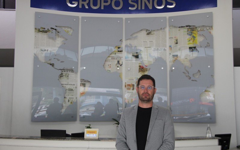 Presidente do CDL Novo Hamburgo, Leonardo Lessa, apresenta a próxima edição do CDL Convida em visita ao Grupo Sinos | abc+