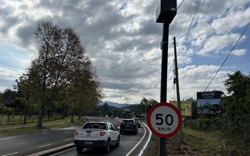 Novo radar é instalado no trecho de Dois Irmãos, próximo ao principal acesso ao bairro Travessão | abc+