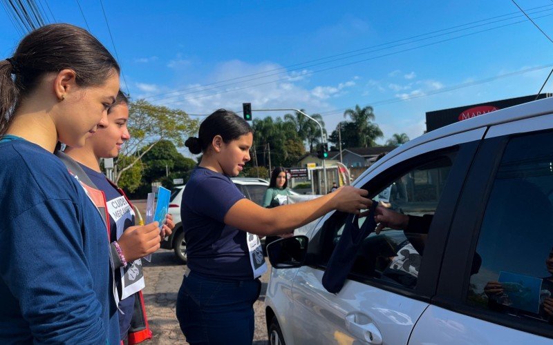 Alunos da EMEF Barão do Rio Branco doam ecobags em ação ao Dia Mundial do Meio Ambiente