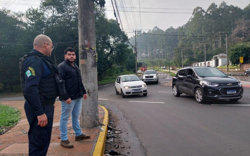  O comandante da Guarda Municipal de Estância Velha, Eder Castro, e o coordenador de sinalização viária Marco Batista  | abc+