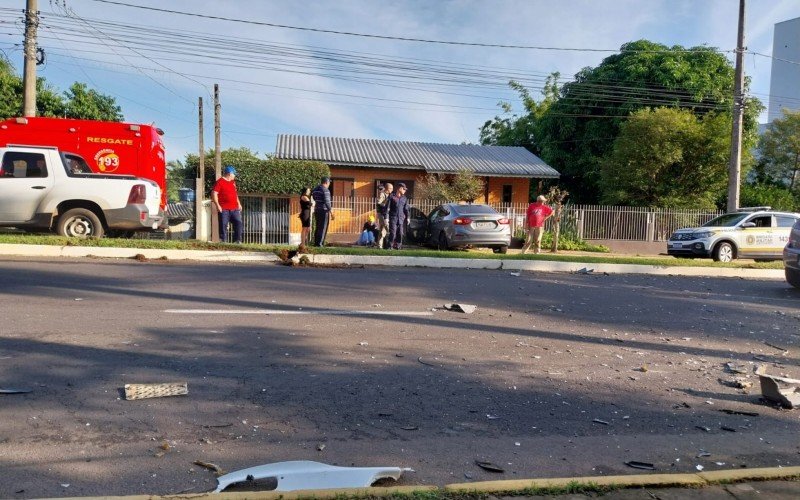 Mulher que estava no veículo Cruze ficou ferida e foi socorrida pelo Corpo de Bombeiros