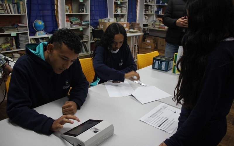 Estudantes também foram mesários durante as eleições