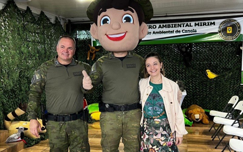 Meio Ambiente de Gramado entrega mascote "Ambientalito" à Patram de Canela