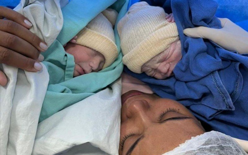 Bento e Stela nasceram na última terça-feira (3) no Hospital Municipal de Novo Hamburgo; a menina veio ao mundo empelicada | abc+