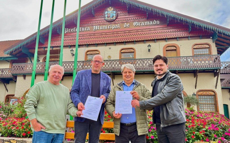 Deputado Joel Wilhelm e o assessor do senador Heinze, Vicente Heinze, entregaram emendas
