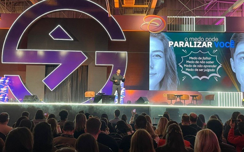 Sergio Sampaio no palco principal do evento | abc+