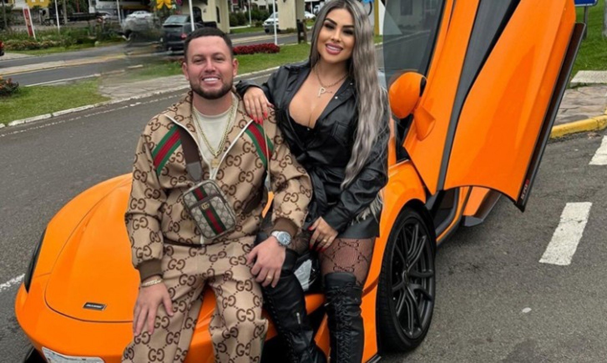 Casal de influenciadores de Canoas comemora soltura com queima de fogos após acordo com a Justiça