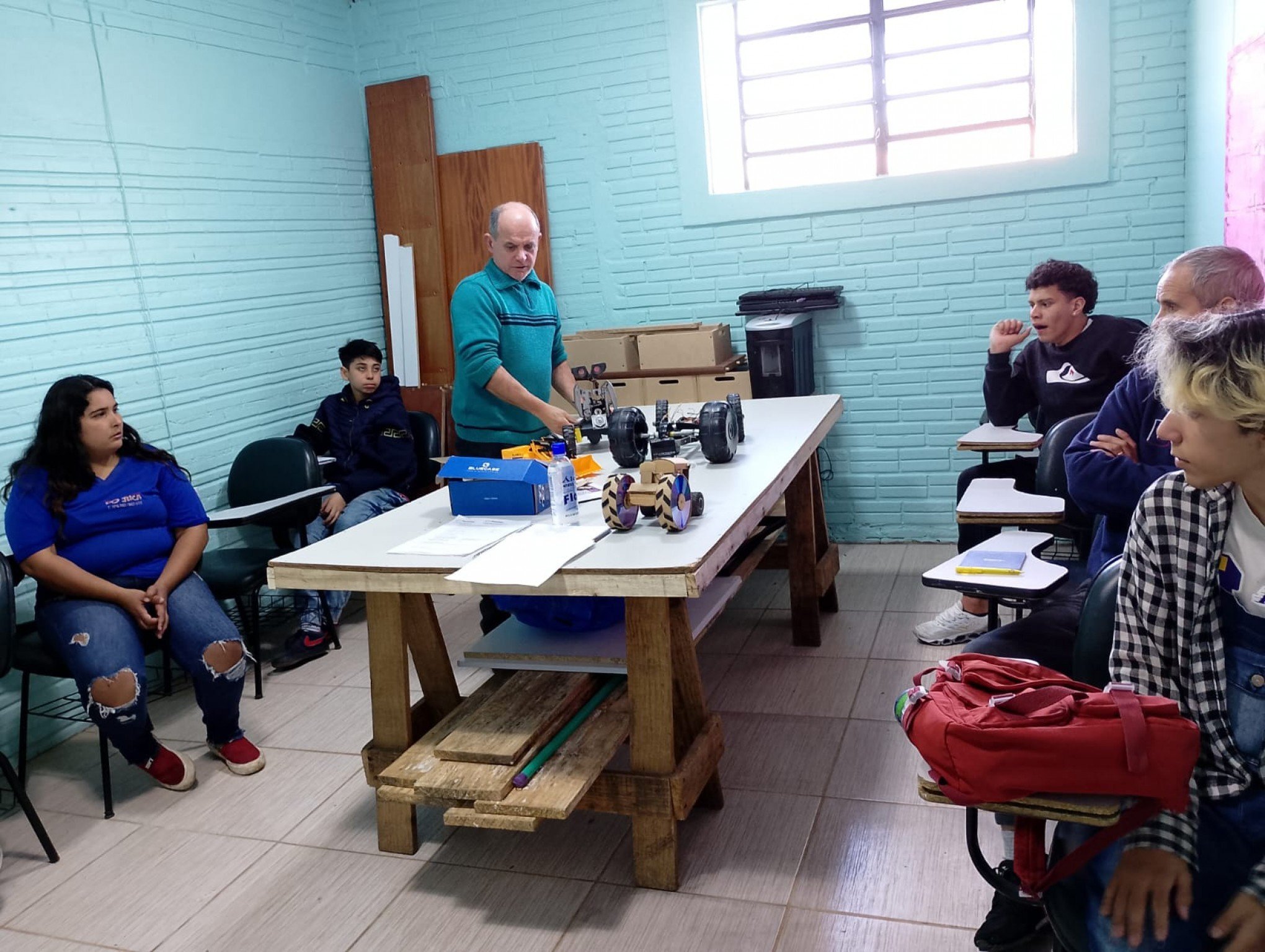 ONG quer incentivar atividades de robótica para jovens no bairro Santo Afonso; saiba como participar