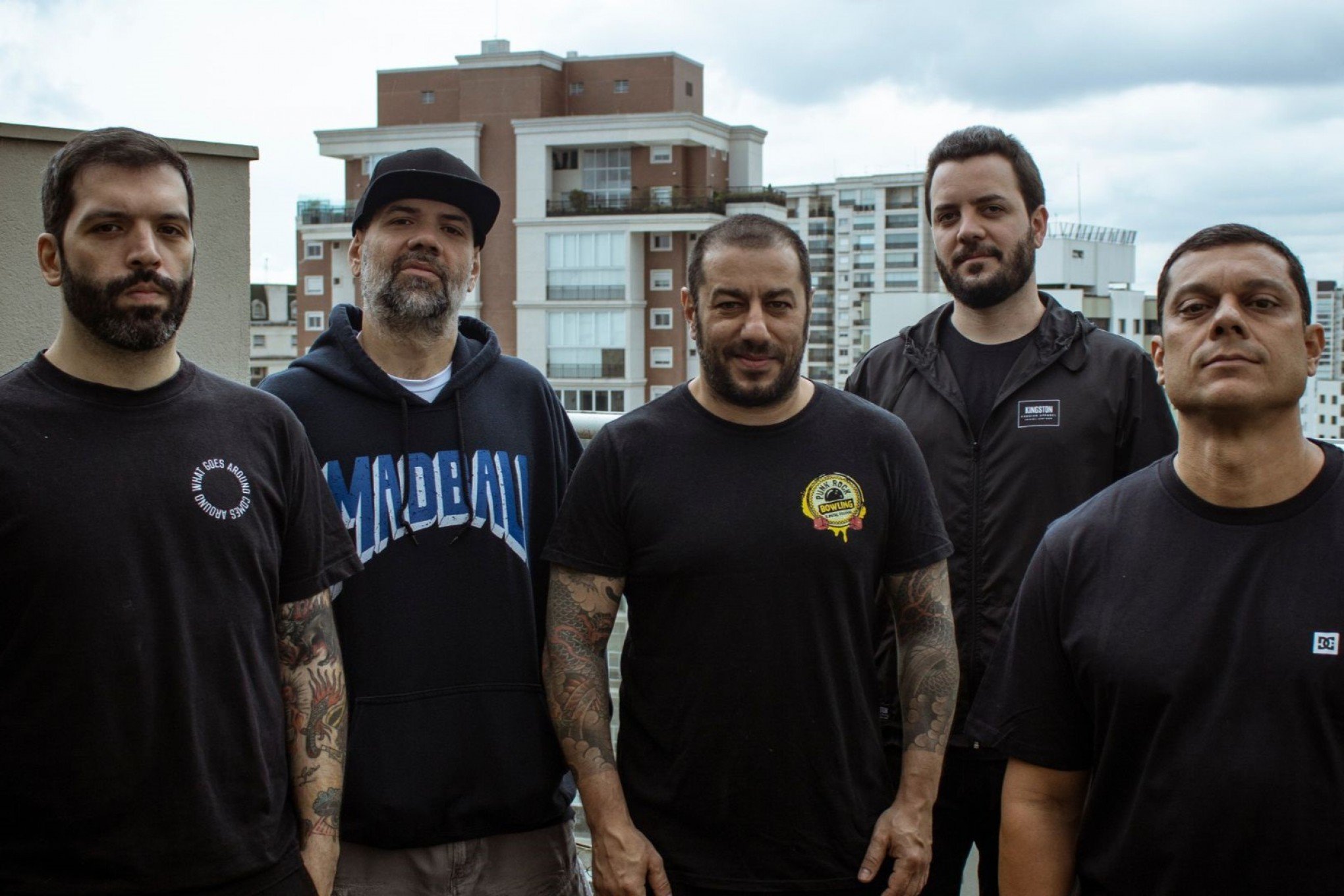 CPM 22 volta a Novo Hamburgo com clássicos do rock e participação de artista do Vale dos Sinos