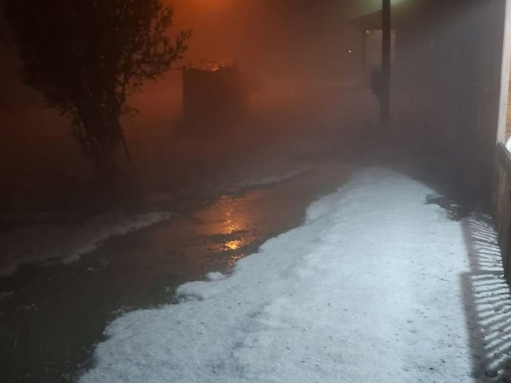 Gelo se acumula em estradas do RS após tempestade de granizo; veja imagens
