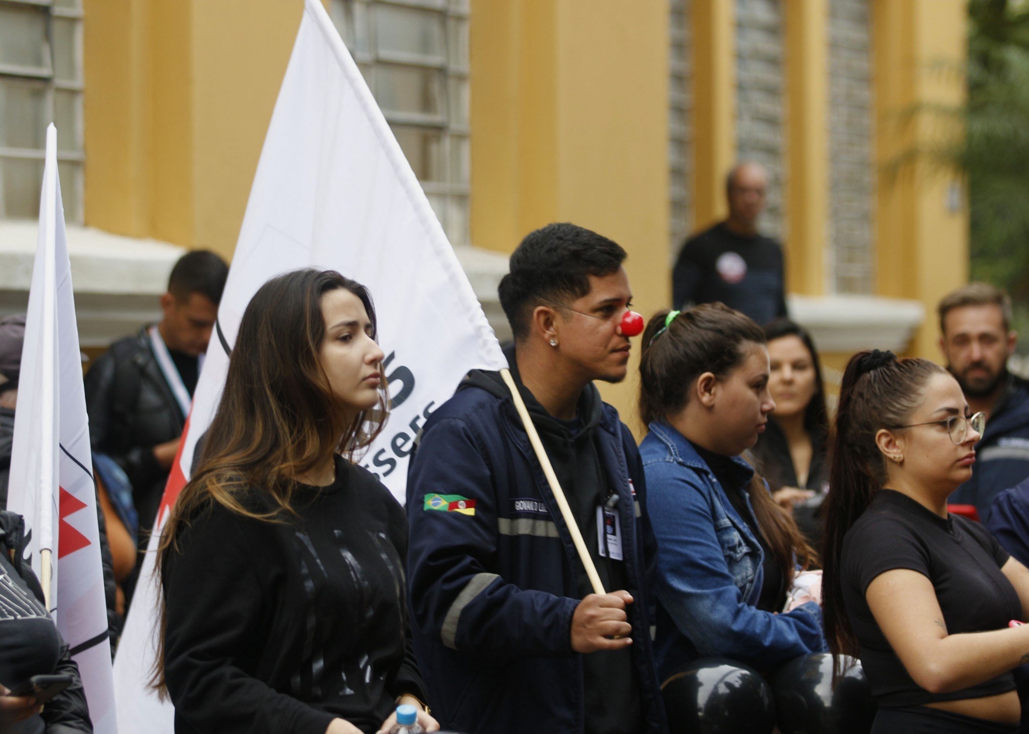 "Fomos chutados pelo WhatsApp", diz enfermeira do HPS de Canoas que acabou demitida