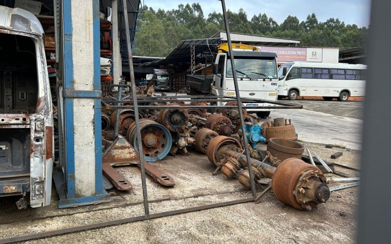 Dono de centro de desmanche credenciado ao Detran é suspeito de adulteração de caminhões roubados por quadrilha | abc+