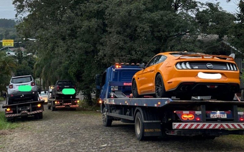 Polícia apreende Mustang de R$ 500 mil com dono de desmanche investigado por esquema de furto de caminhões | abc+