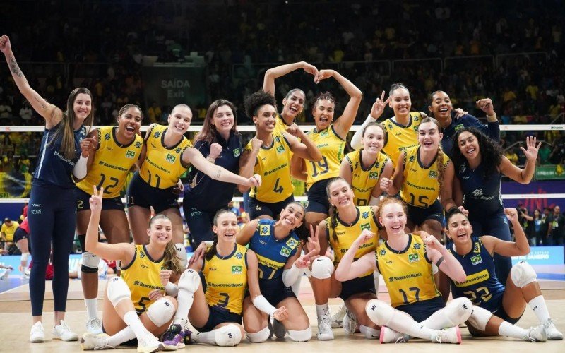 Seleção Brasileira feminina de vôlei comemora vitória sobre os EUA | abc+