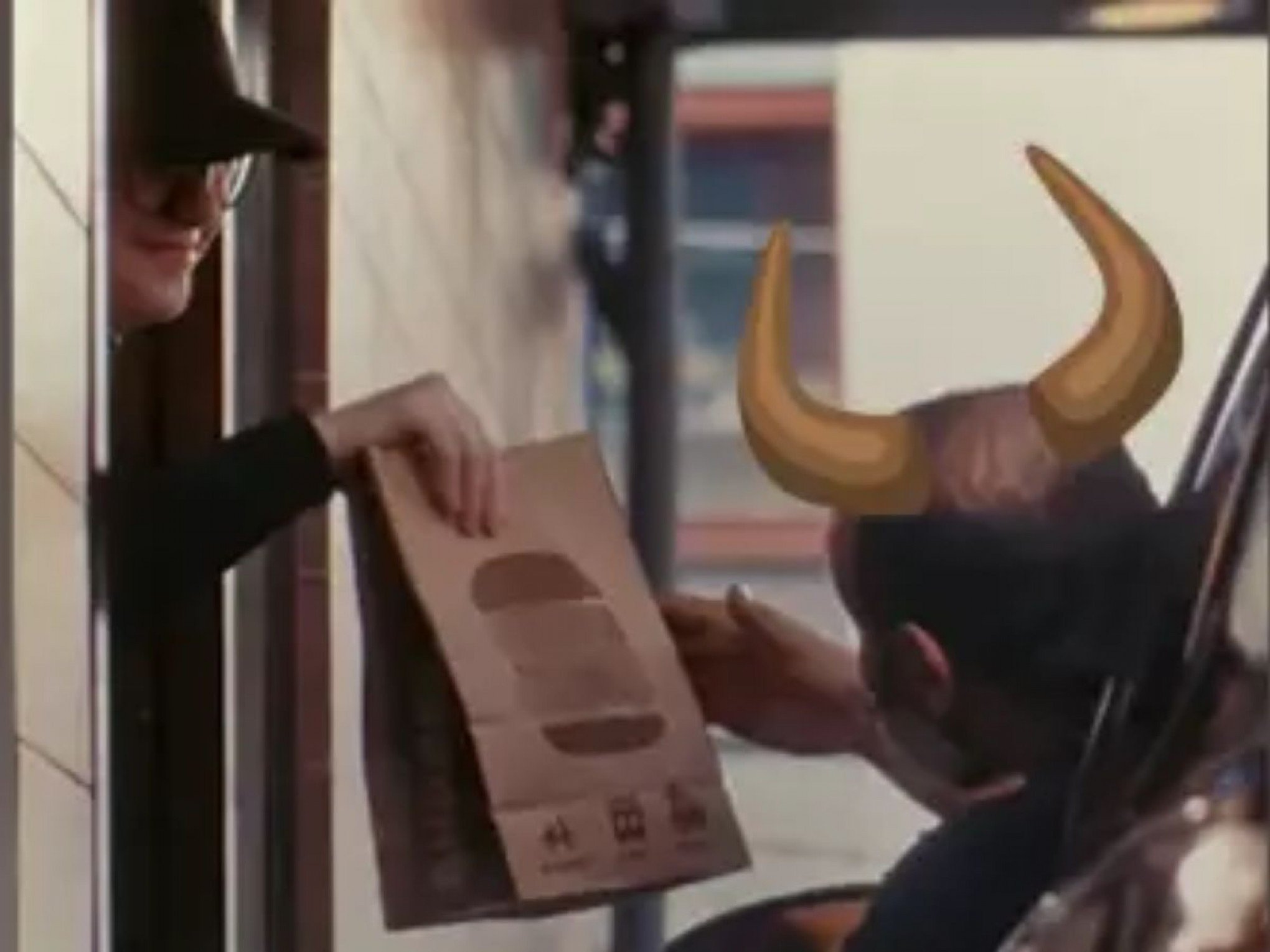 "Corno Drive-Thru": Rede de fast food distribuirá lanche a quem já foi corno