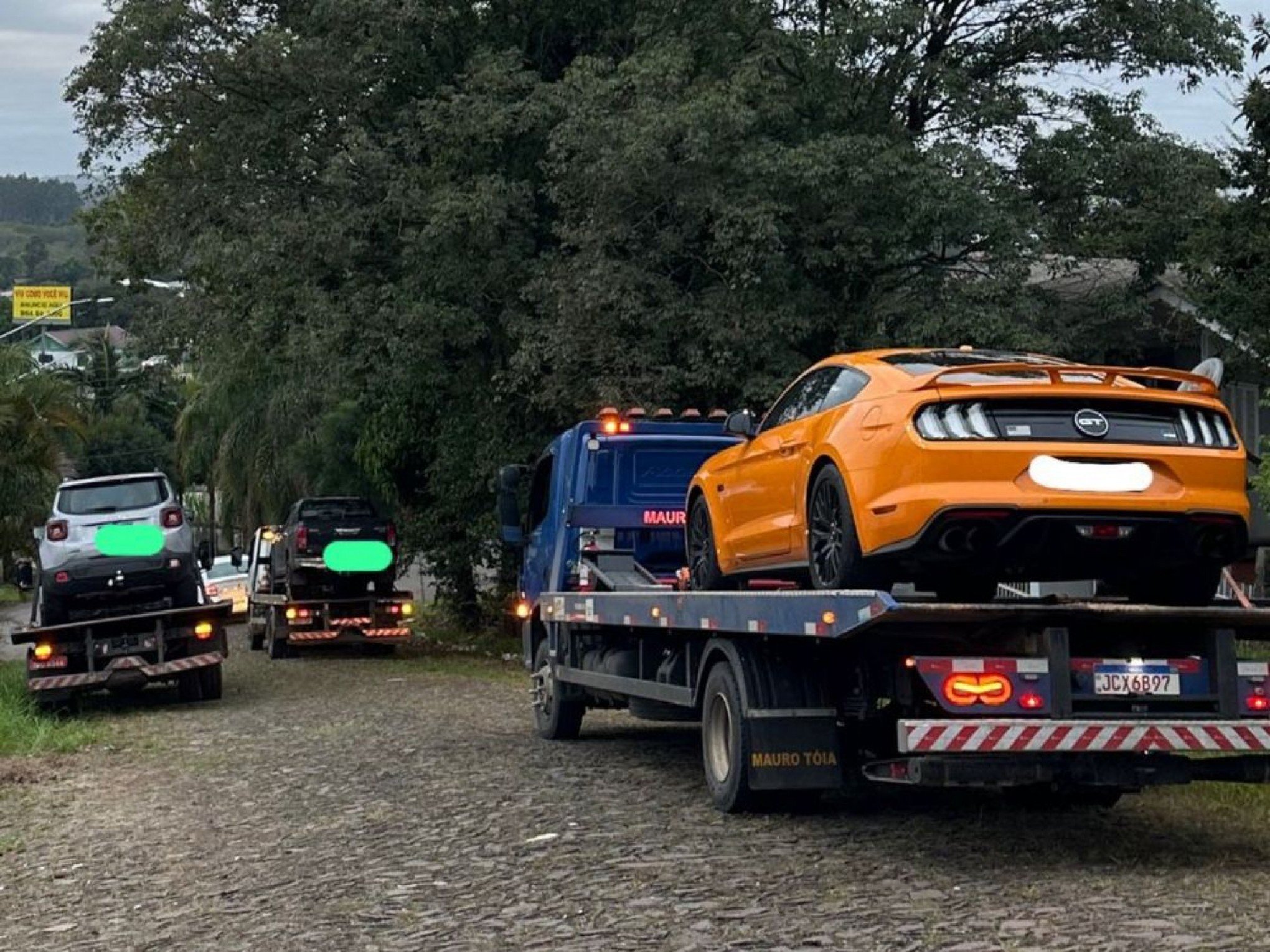 Polícia apreende Mustang de R$ 500 mil com dono de desmanche investigado por esquema de furto de caminhões