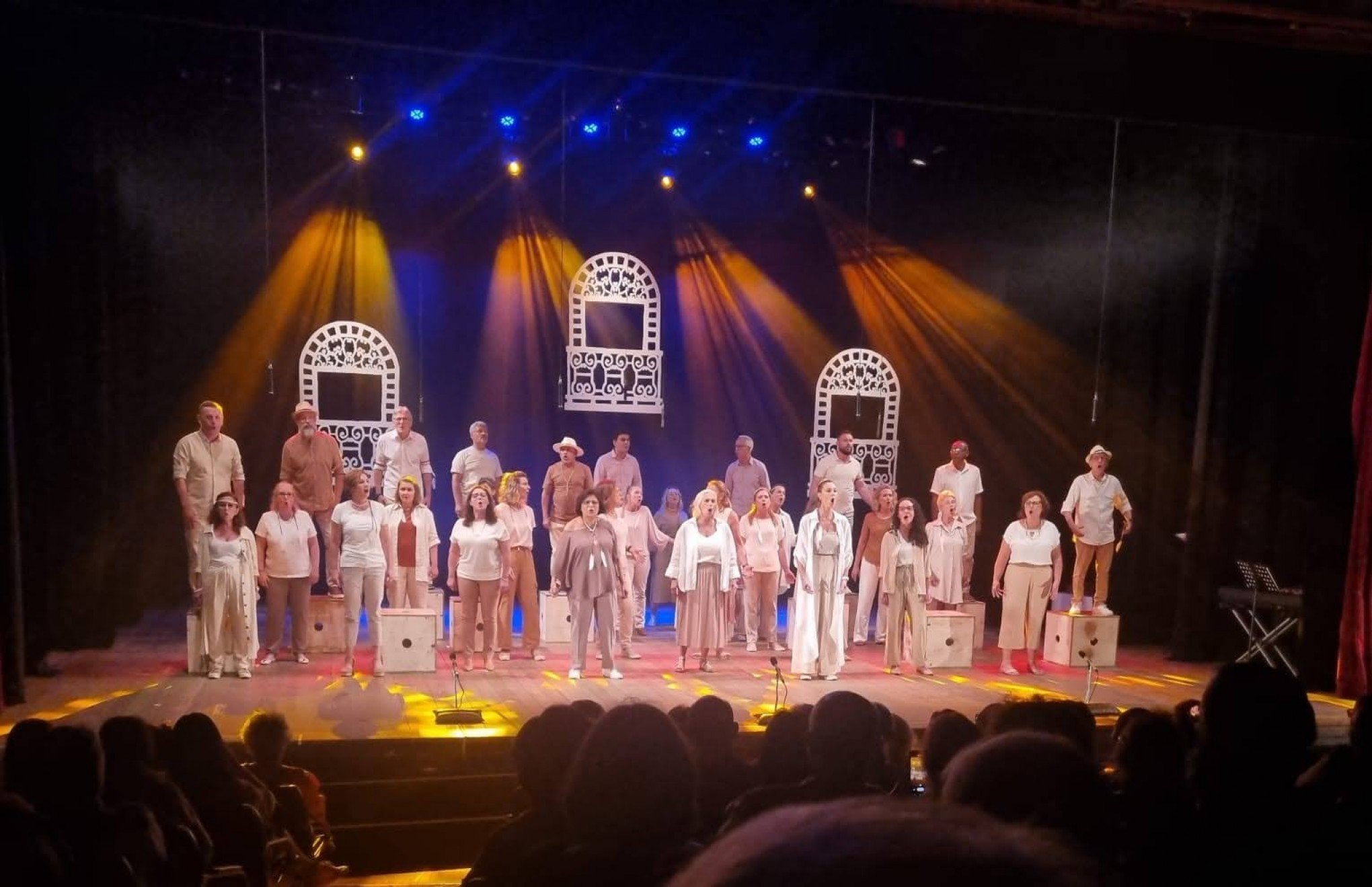 Movimento, vozes e luzes no musical do Julio Kunz; veja quando