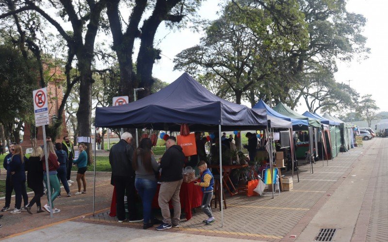 Feira do Alimento Saudável começa a ser realizada na Praça do Imigrante