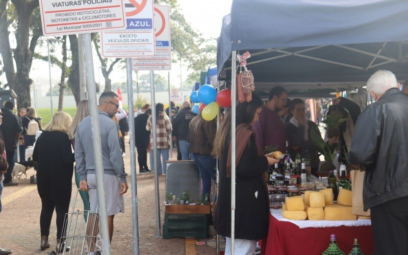 Feira do Alimento Saudável começa a ser realizada na Praça do Imigrante