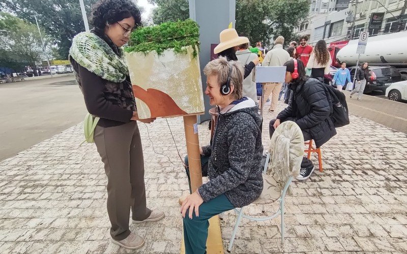 Alice Ribeiro assiste as peças e orienta os artistas | abc+