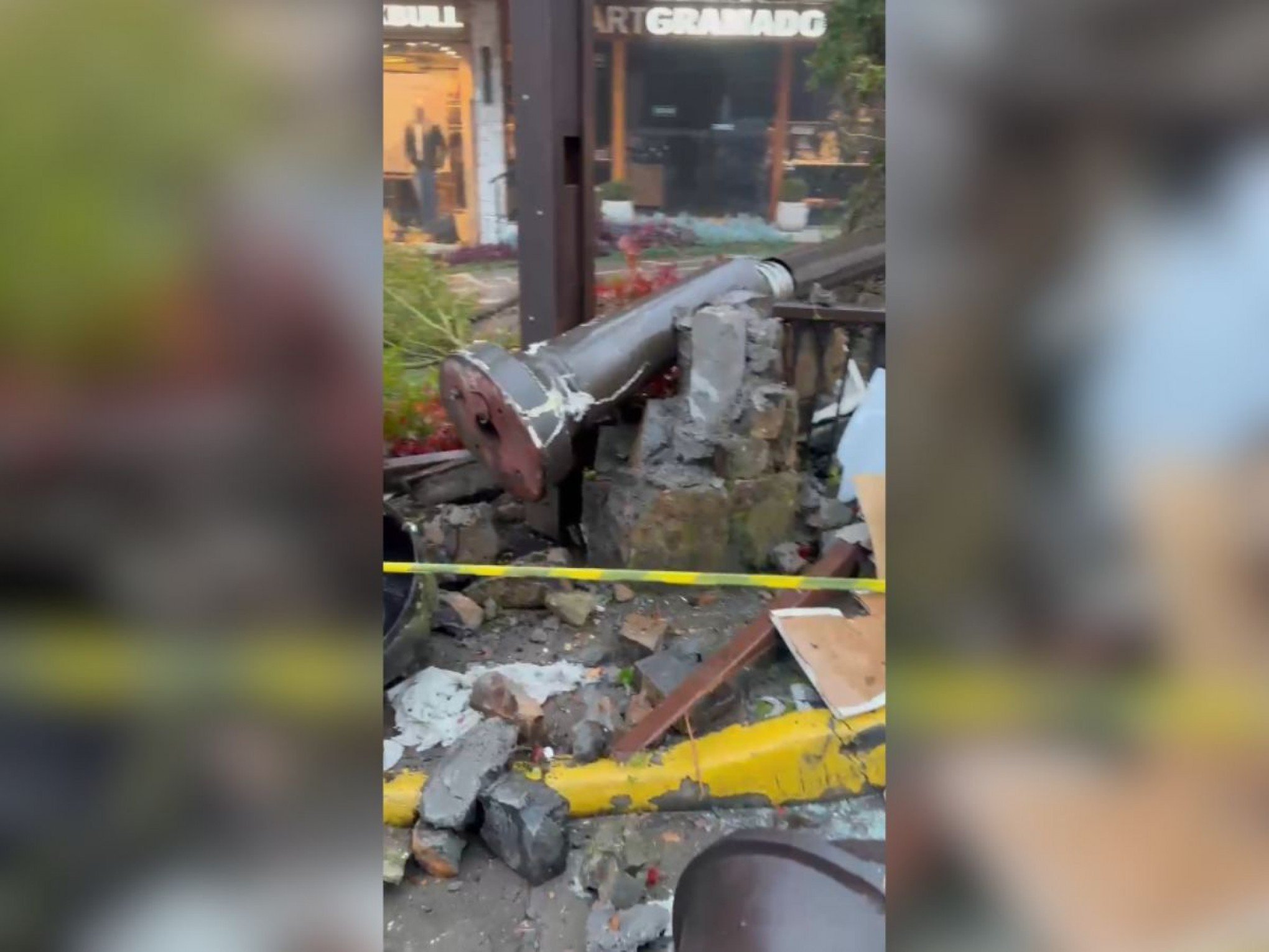 VÍDEO: Motorista e passageiros de carro fogem após destruição no Centro de Gramado