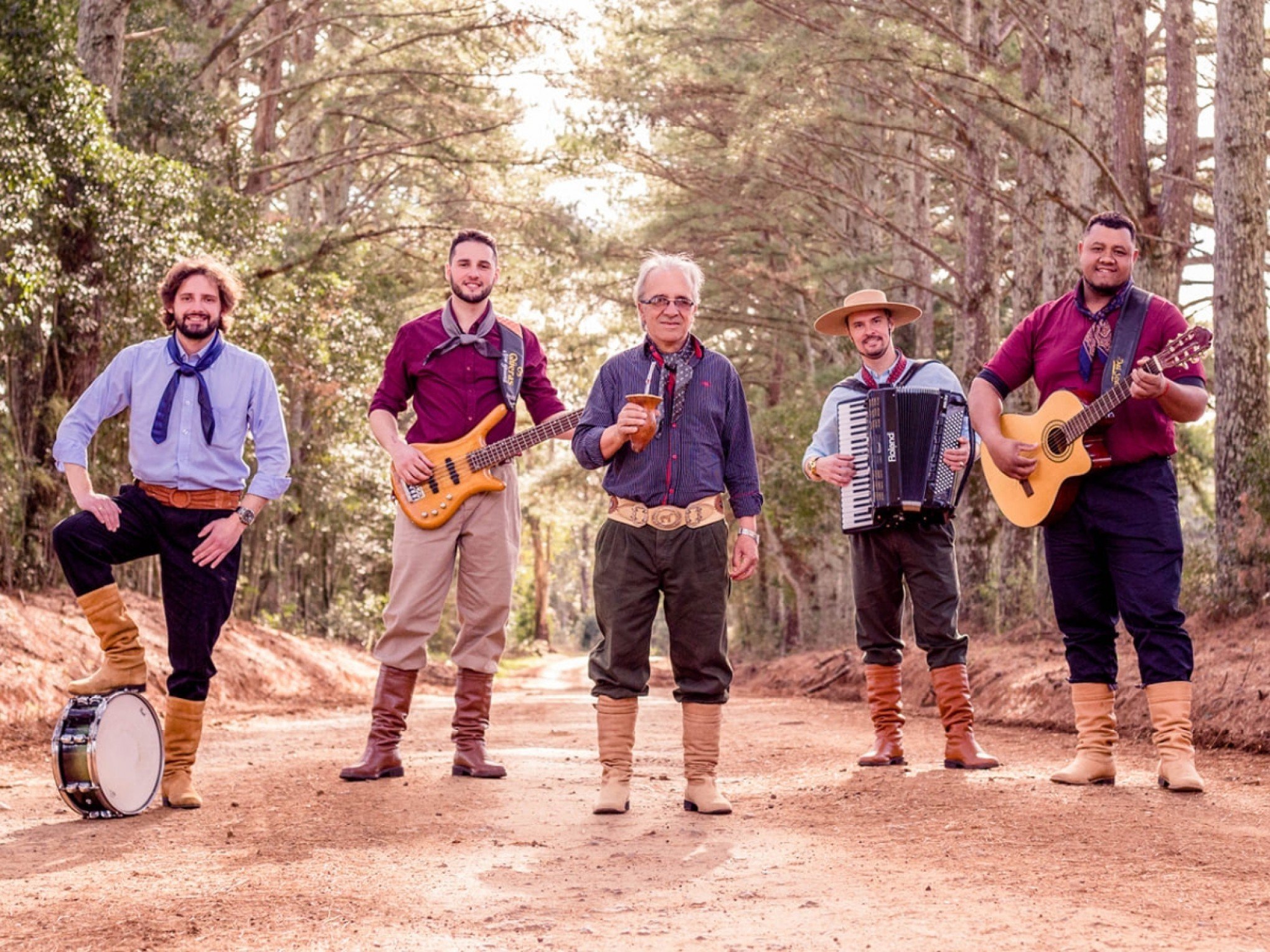 Quem era Qüerinha, o cantor tradicionalista que morreu após passar mal no palco no RS