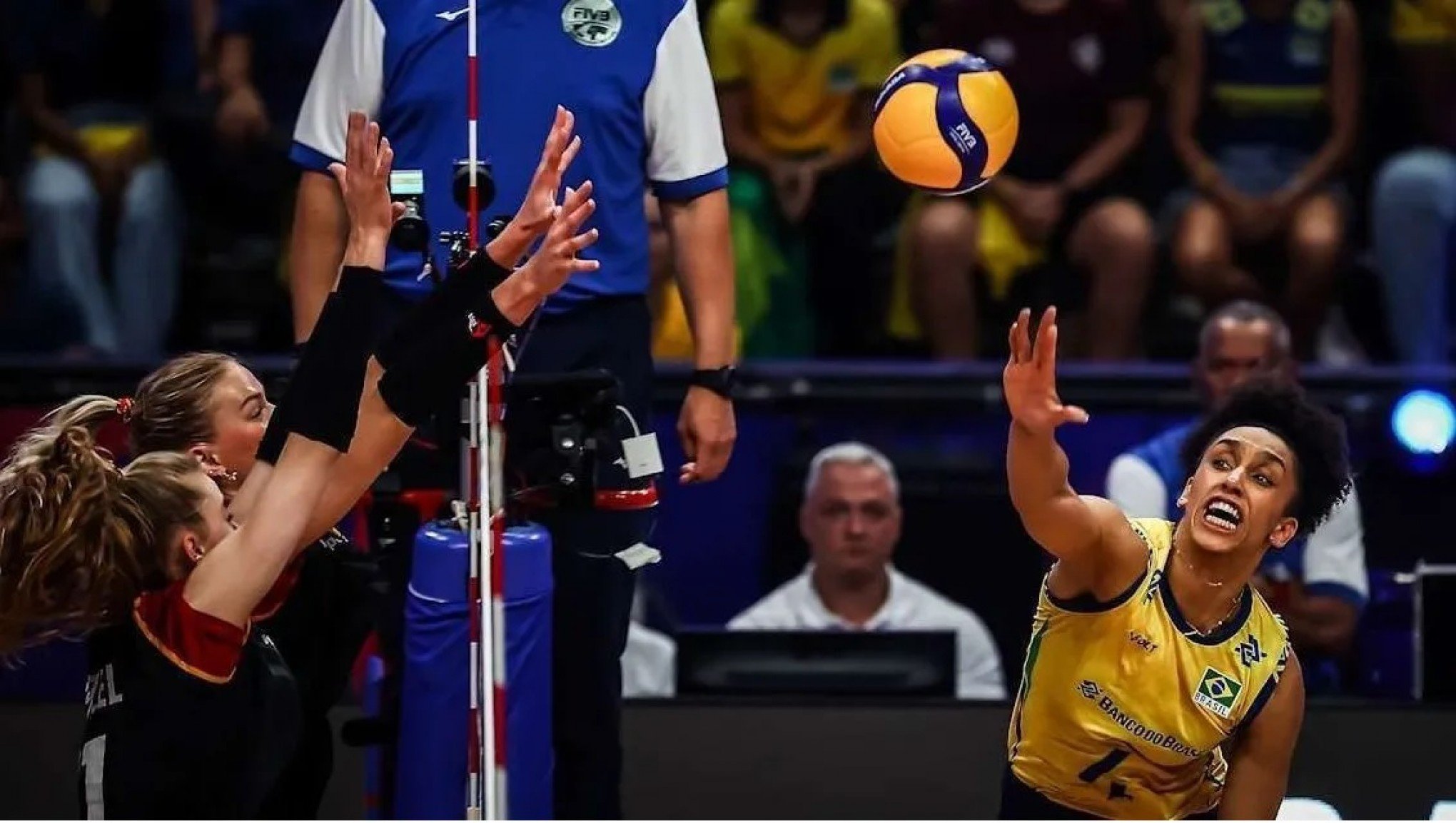 Brasil é superado pela Itália e perde a invencibilidade na Liga das Nações de vôlei feminino