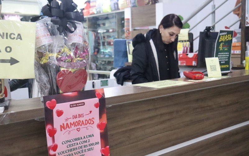 Comércio se prepara para o Dia dos Namorados: loja está com sorteio especial para quem comprar no local