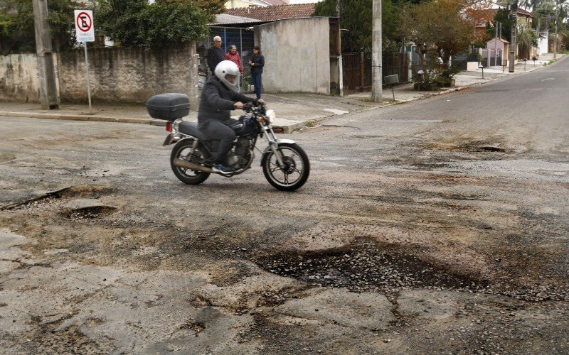  09/06/25 RUAS COM BURACOS - RUA PERU