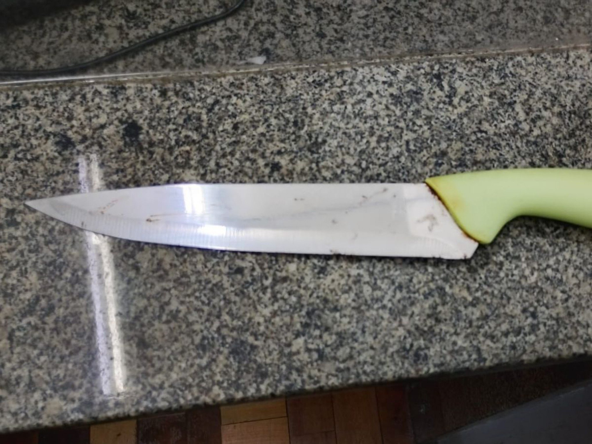 Homem invade casa com faca e exige R$ 50 de moradores em cidade do Vale do Sinos