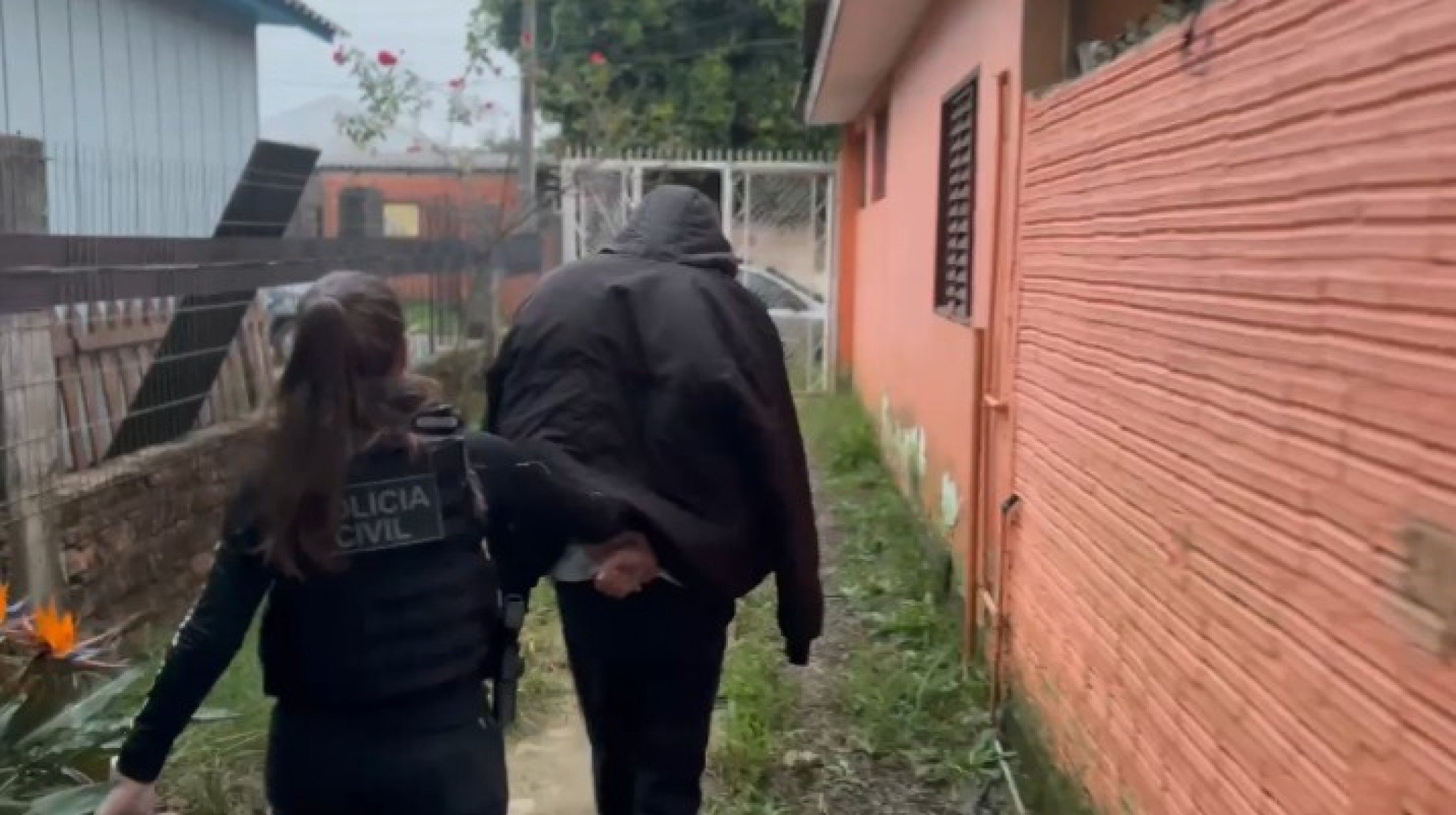 Menina de 13 anos conta à Polícia que namorado da mãe a abusava desde os 9 após palestra sobre o assunto em escola