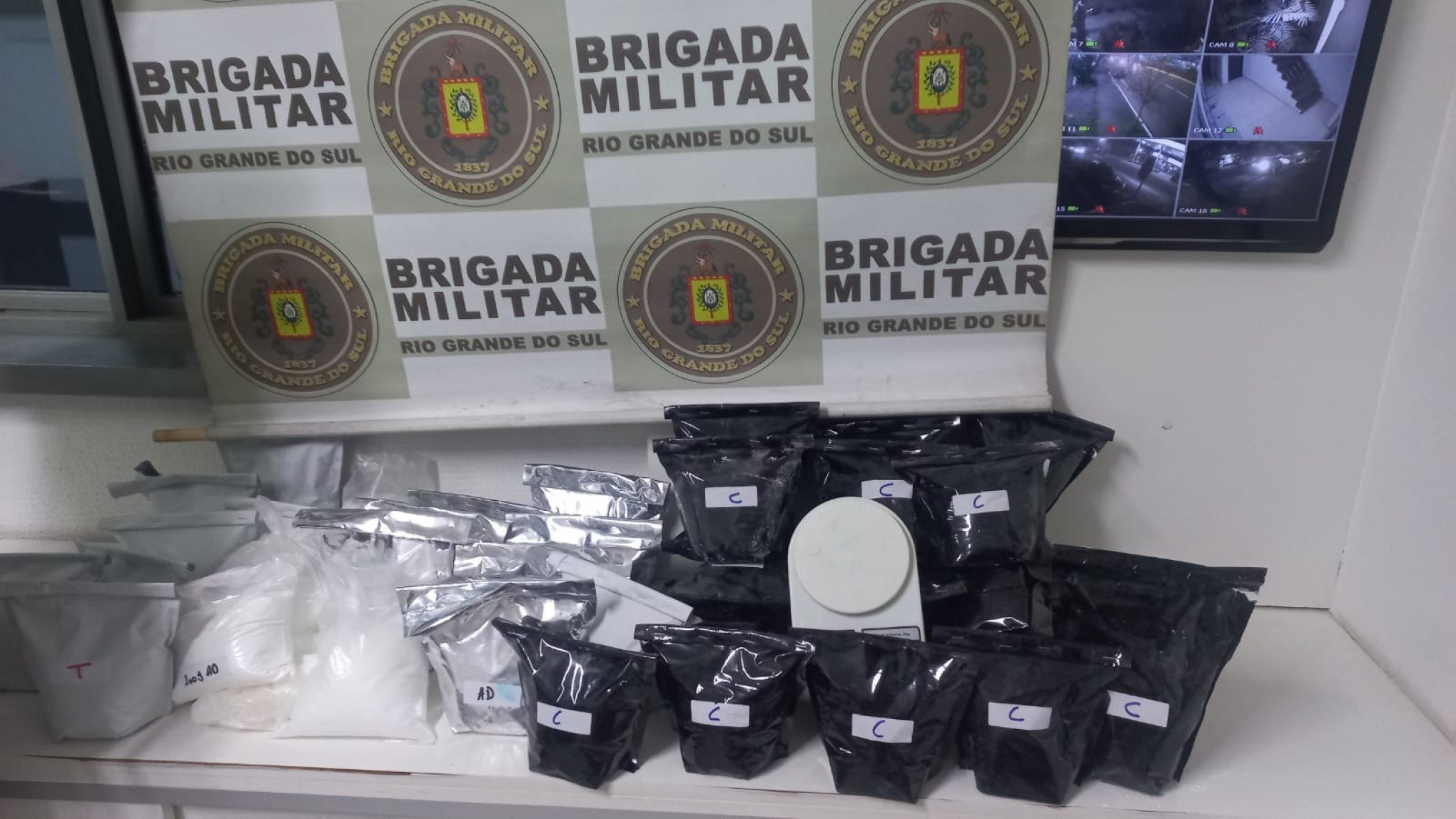 Esquema de distribuição de insumos para produção de cocaína é desmantelado no Vale do Sinos