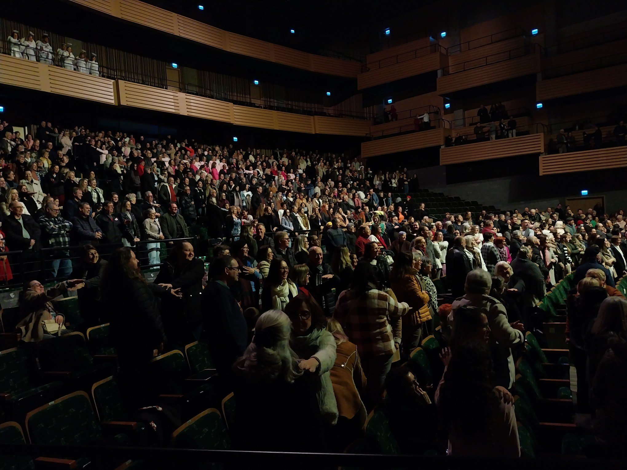 Solidariedade lota Teatro Feevale e leva esperança a quem espera por atendimento médico