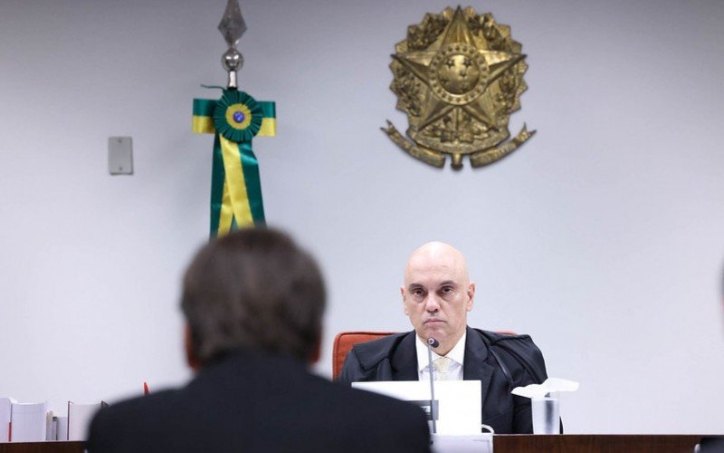 Bolsonaro e Alexandre de Moraes ficaram frente a frente durante interrogatório | abc+