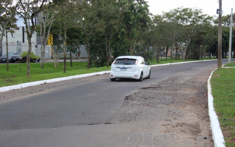 Avenida das Nações apresenta mal estado no bairro Operário