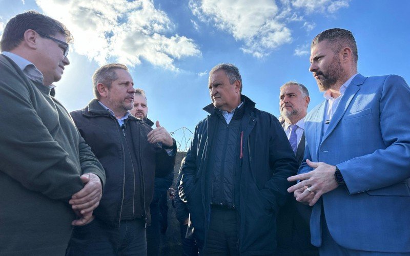 Ministro Rui Costa em visita ao bairro Santo Afonso, em Novo Hamburgo | abc+
