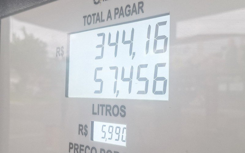 Motorista chegou a fotografar o display da bomba após o término do abastecimento em novembro do ano passado | abc+