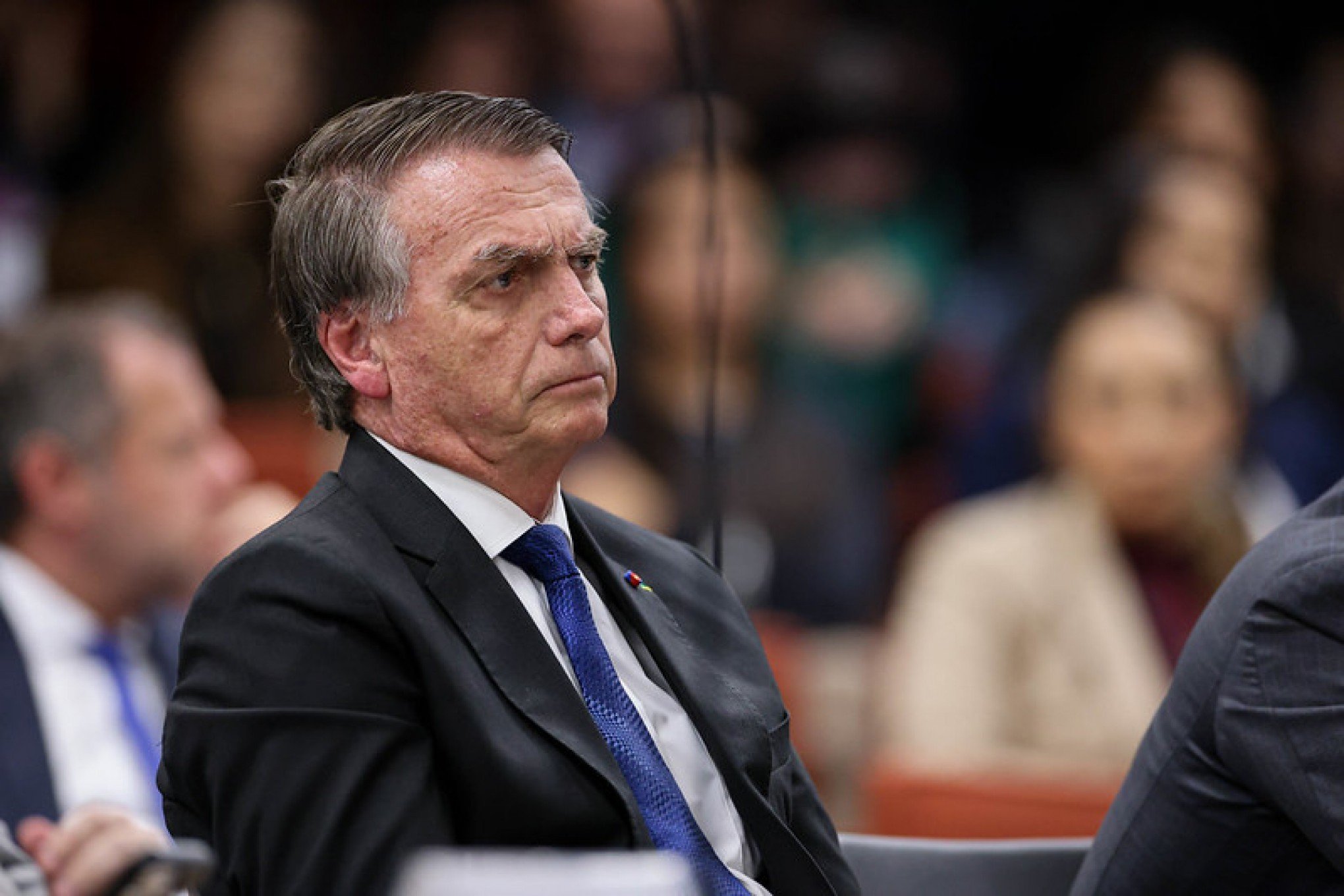 Prisão domiciliar de Bolsonaro: 53% são a favor e 47% contra, diz pesquisa Quaest