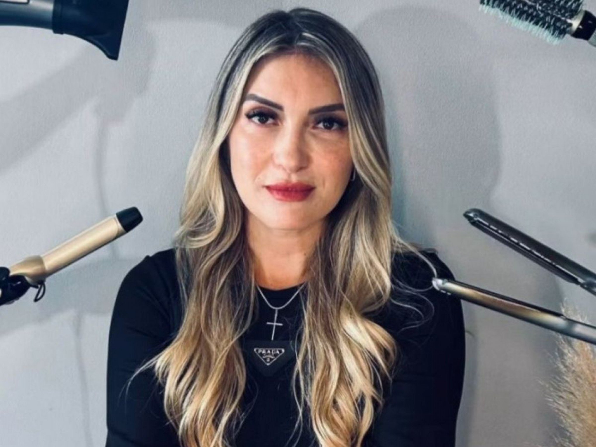 Empresária é encontrada morta em apartamento com um tiro no peito em Santa Catarina