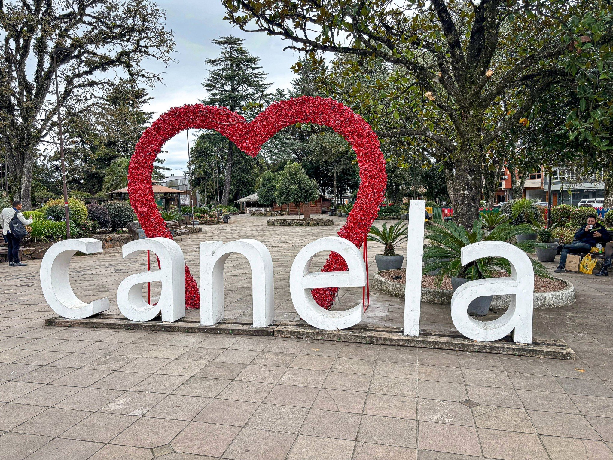Canela promove Semana dos Namorados com decoração especial e roteiro com experiências