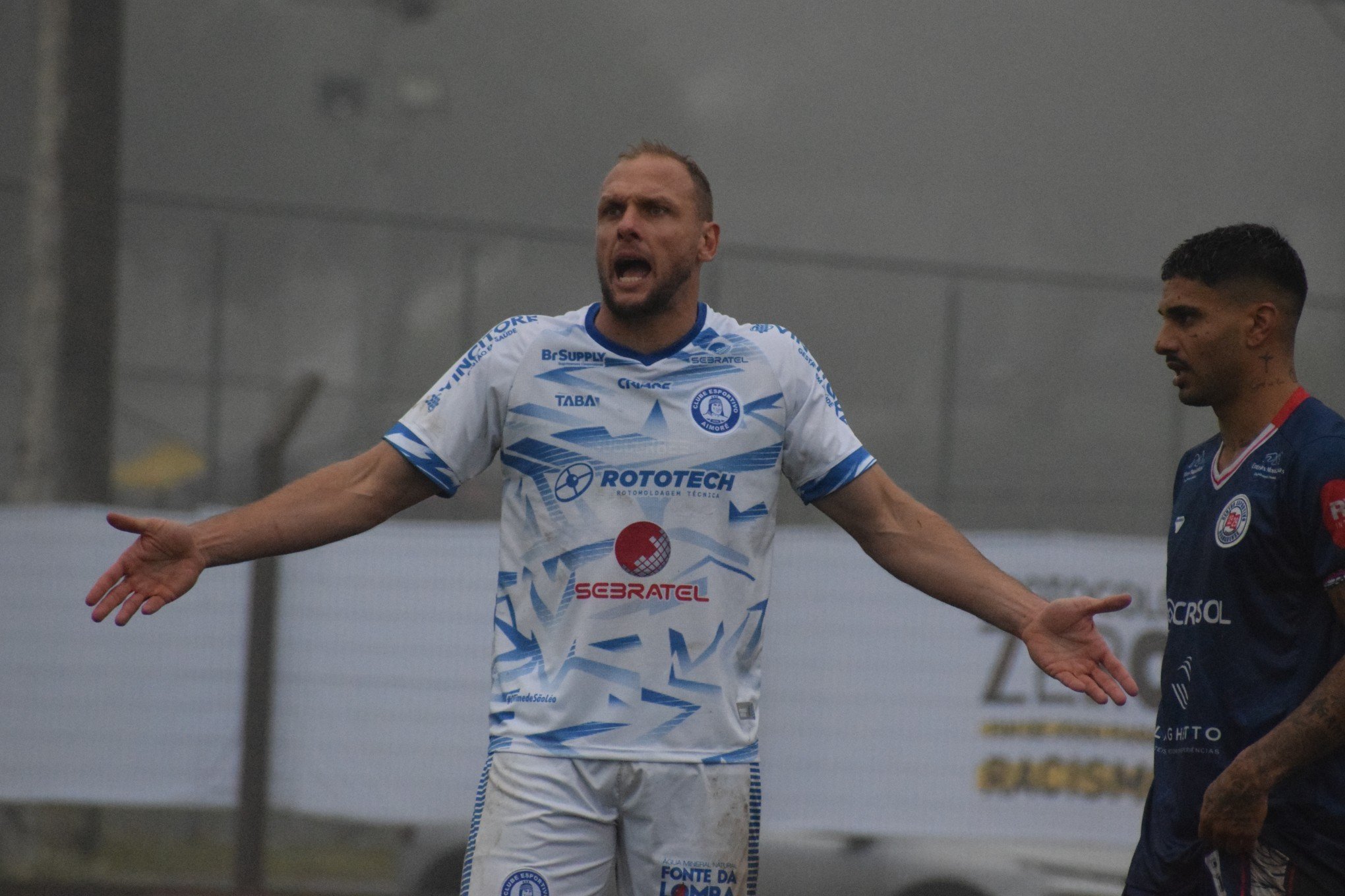 Micael troca o campo pelo banco e inicia nova etapa no Aimoré