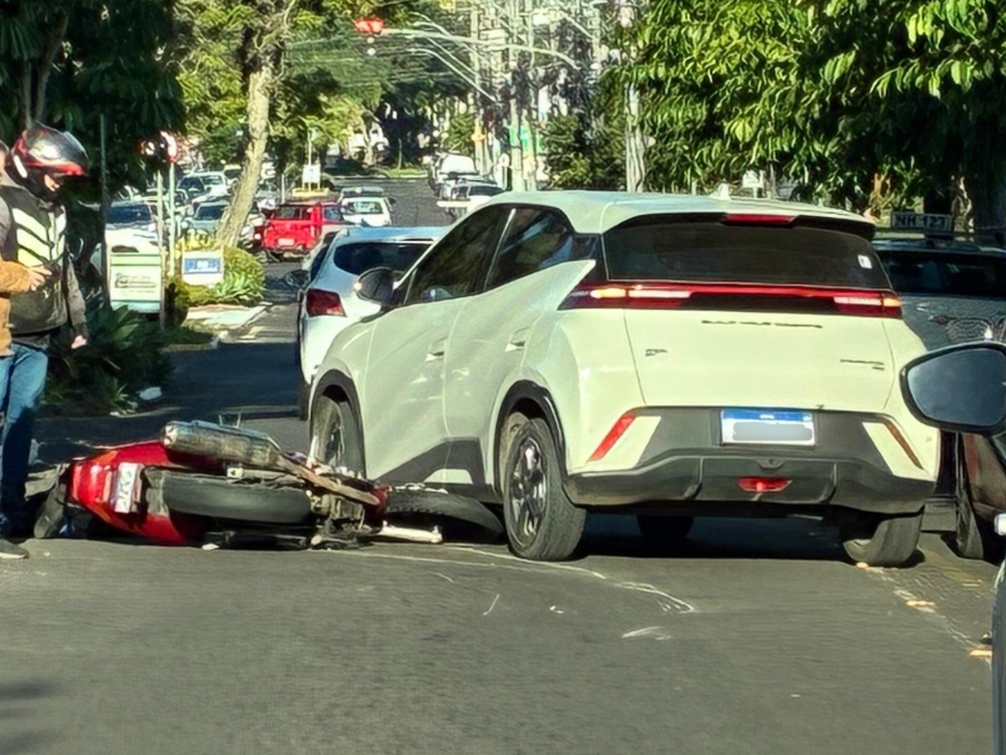 Acidente deixa mulher ferida na Av. Maurício Cardoso