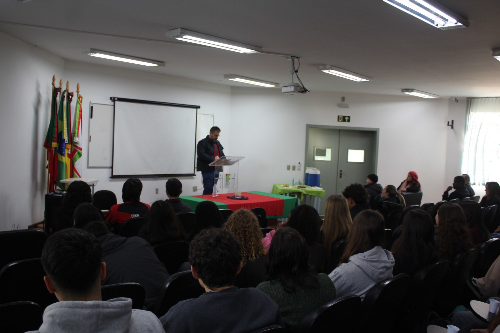 Palestra debate meio ambiente e responsabilidade social com estudantes do IFRS Canoas