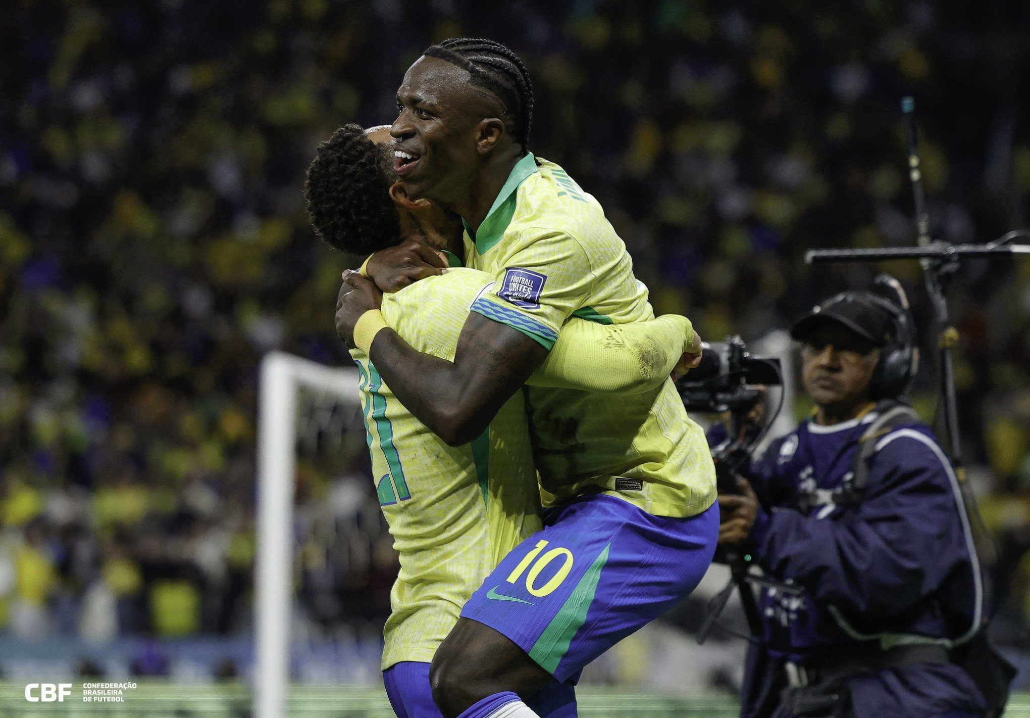 Vini Jr. marca, presenteia Ancelotti e garante o Brasil na Copa do Mundo de 2026