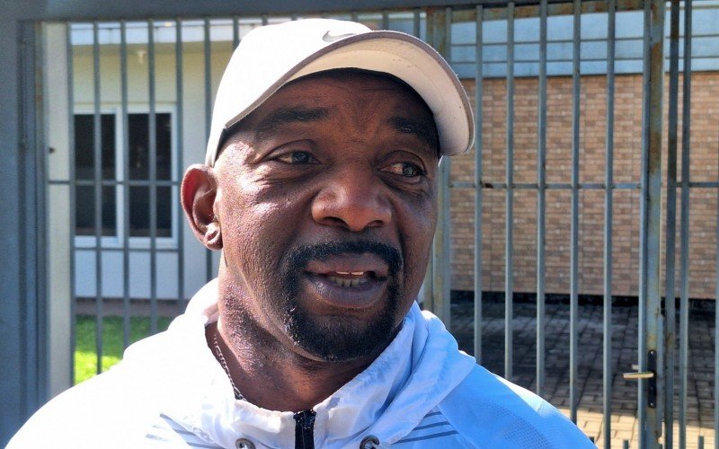 Carlos Antônio da Silva, conhecido como Da Silva, foi atleta profissional e atualmente comanda escolinha de futebol em Portão | abc+