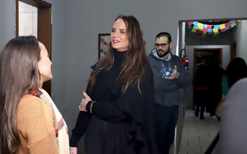 Em Esteio, Luiza Brunet conheceu projeto que acolhe refugiados e migrantes